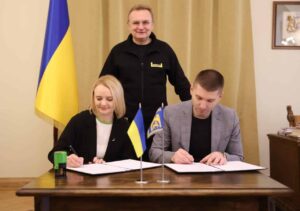 Підписання меморандуму про співпрацю між фондом «Запорука» та Центром НЕЗЛАМНІ у львівській Ратуші